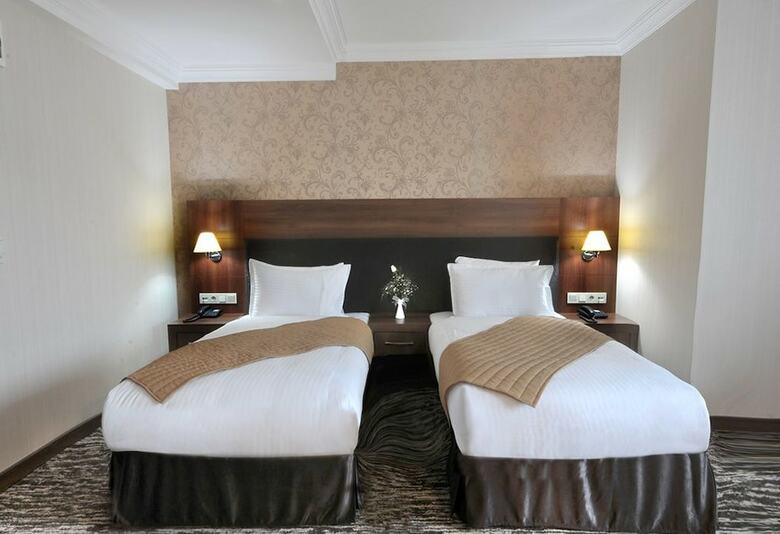 Rhiss Hotel Bostanci
