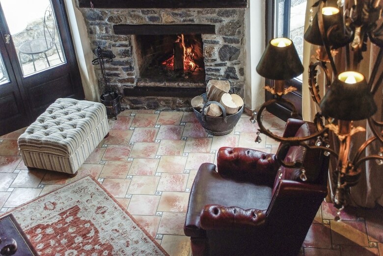 Hotel Ostra Mainalon Luxury Suites