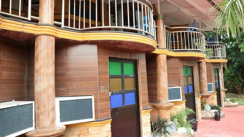 Hotel Nipa Hut Resort