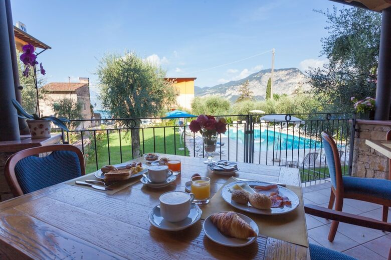 Villa Isabella Hotel & Residence
