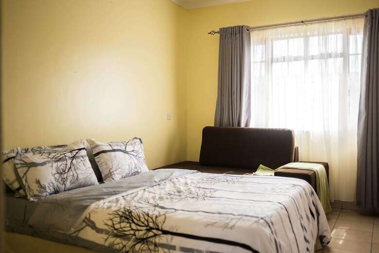 Apartamentos J12 Residence