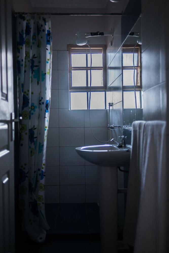 Apartamentos J12 Residence