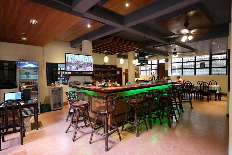 Kiwi Hotel