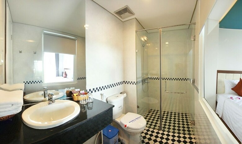 Rich Hotel