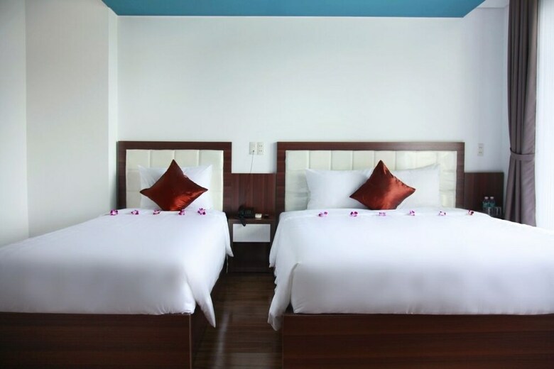 Rich Hotel