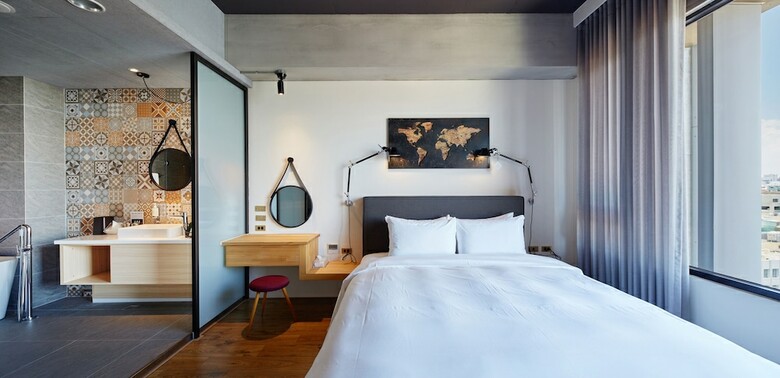 U.i.j Hotel & Hostel