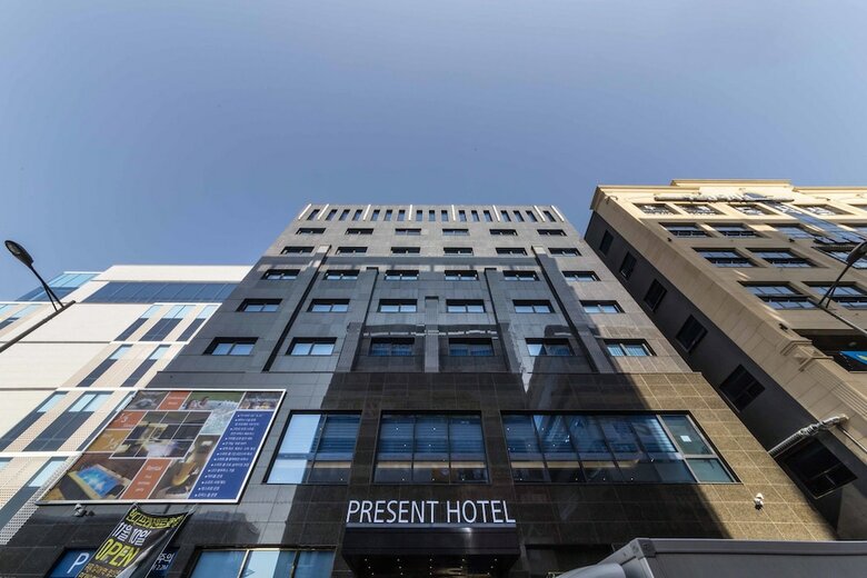 Hotel Indi Present