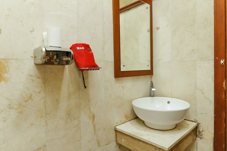 Hotel Reddoorz @ Desa Cijulang Sentul