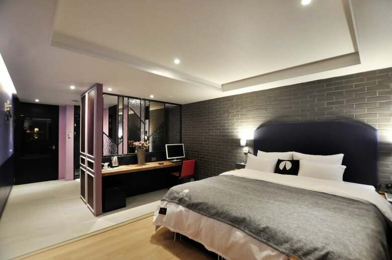 French Code Hotel