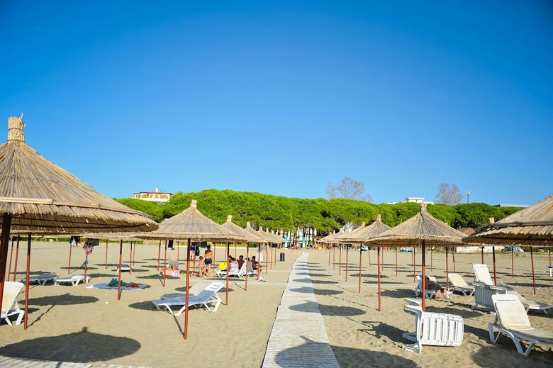 Hotel Sandy Beach Resort