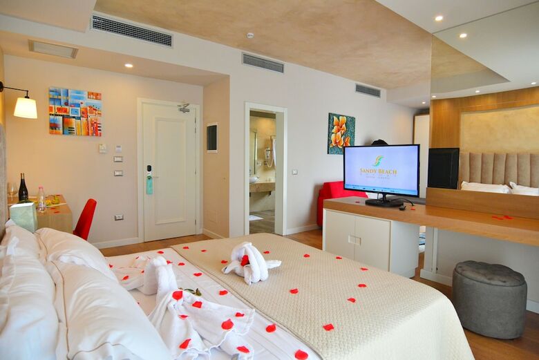 Hotel Sandy Beach Resort