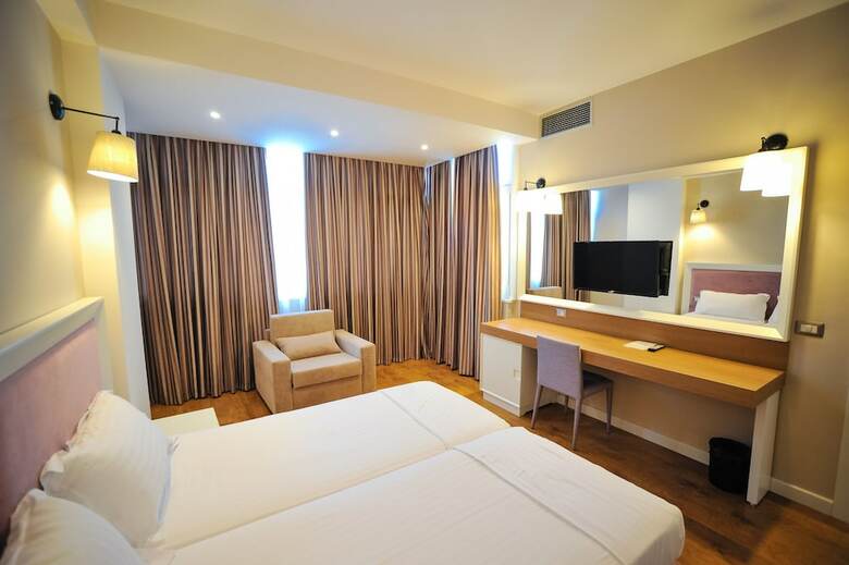 Hotel Sandy Beach Resort