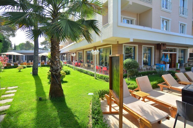 Hotel Sandy Beach Resort
