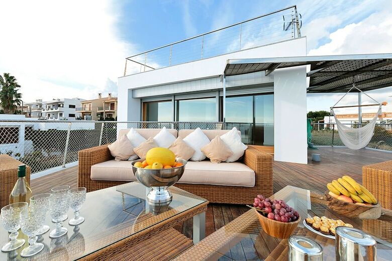 Sea Front Luxurious Villa