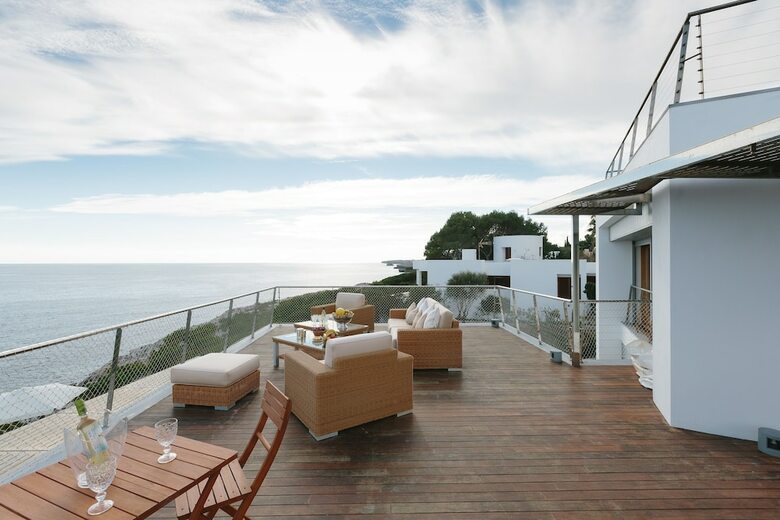Sea Front Luxurious Villa