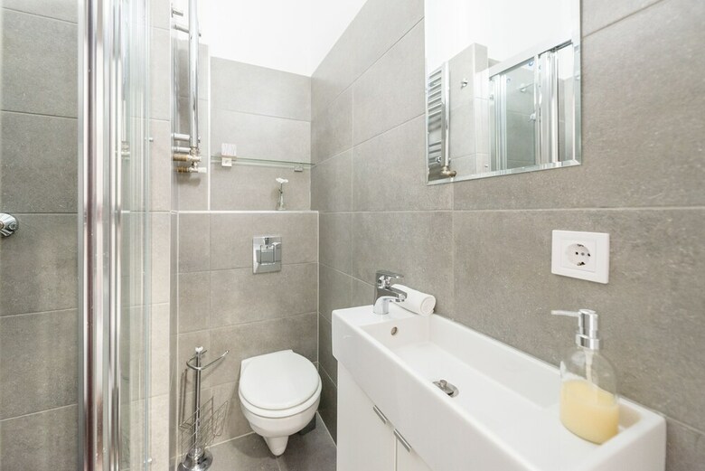 Oasis Apartments - Broadway II