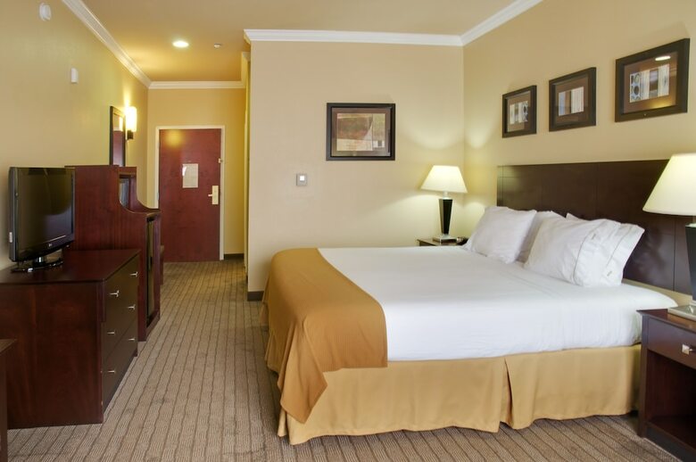 Holiday Inn Express Hotel & Suites Natchitoches