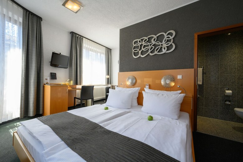Hotel H.e.y.m.a.n.n.