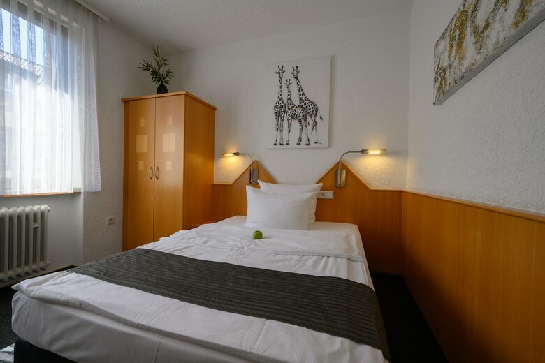 Hotel H.e.y.m.a.n.n.