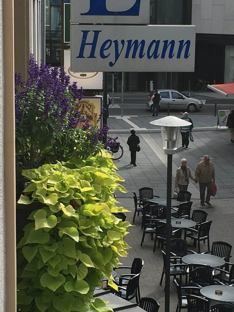 Hotel H.e.y.m.a.n.n.