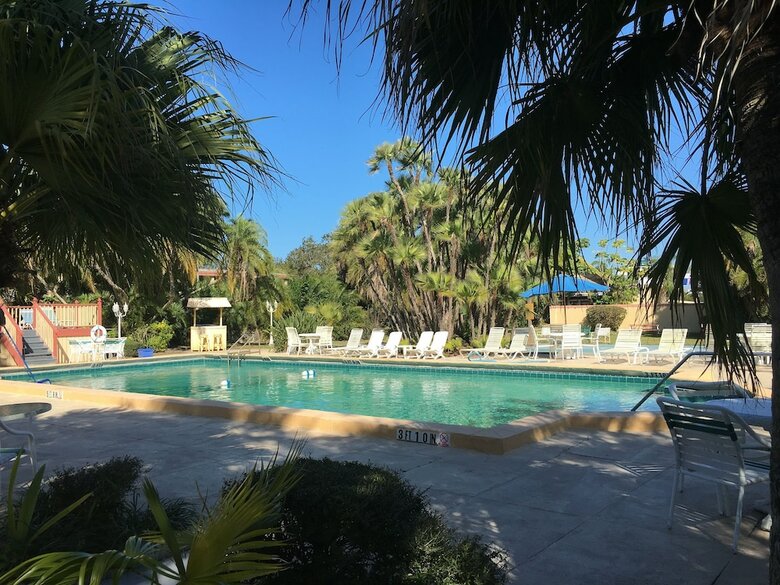 Hotel Golden Host Resort