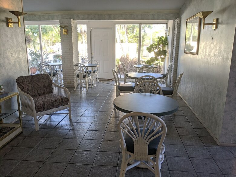 Hotel Golden Host Resort