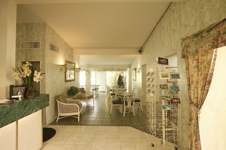 Hotel Golden Host Resort