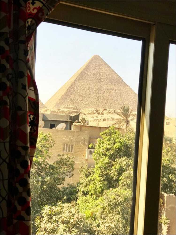 Hotel 3 Pyramids View Inn