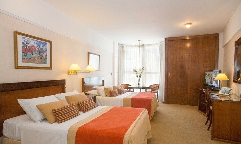 Reconquista Plaza Hotel