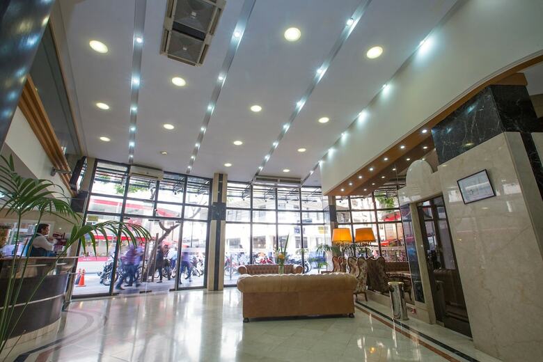 Reconquista Plaza Hotel