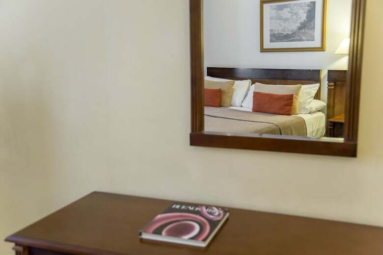 Reconquista Plaza Hotel