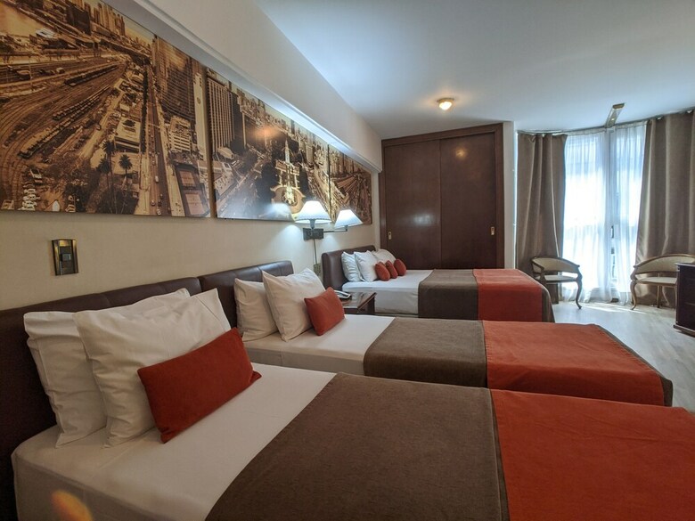 Reconquista Plaza Hotel