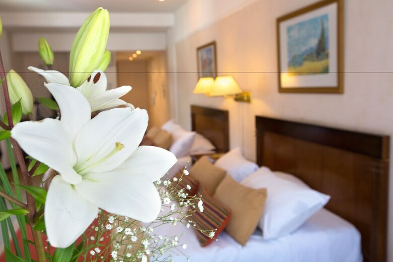 Reconquista Plaza Hotel