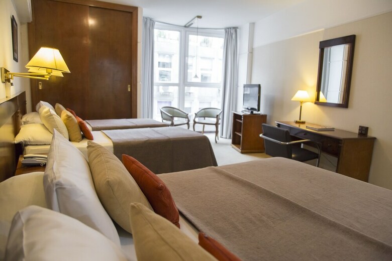 Reconquista Plaza Hotel