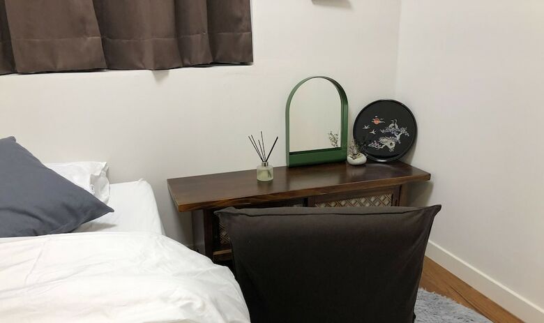 Hostal Comet Guesthouse - Hostel