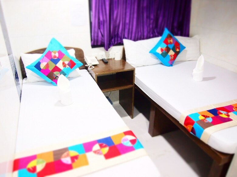 Hotel Manila Lounge