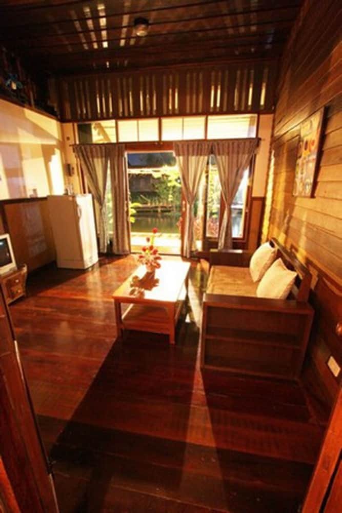 Hotel Chotika Riverfront