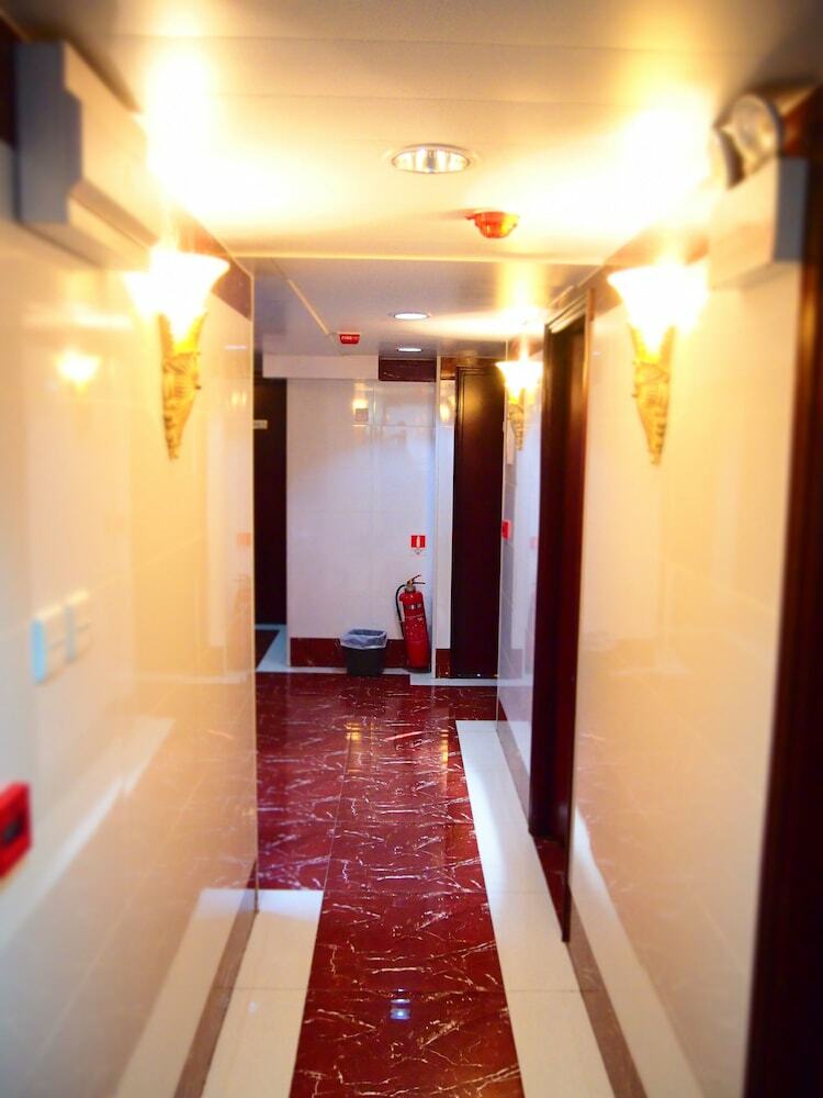 Hotel Traveller's Hostel