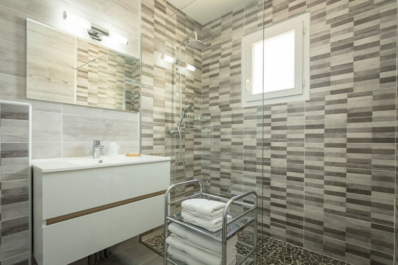 Hotel H�tel Saint Geni�s
