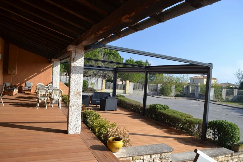 Hotel H�tel Saint Geni�s
