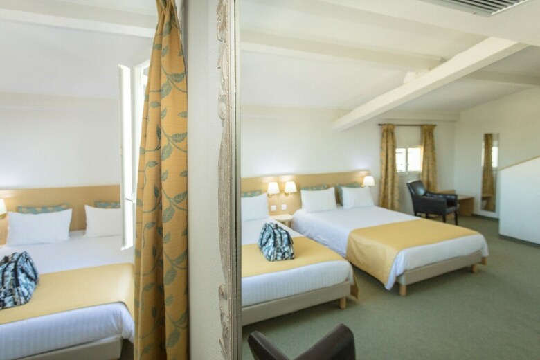 Hotel H�tel Saint Geni�s