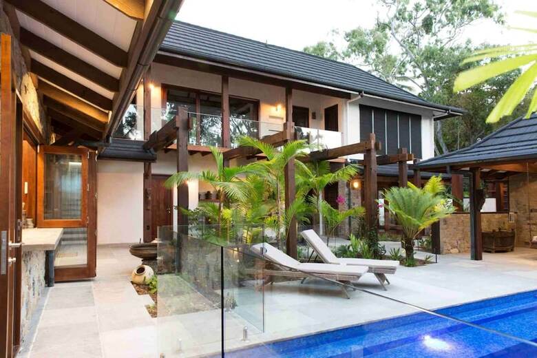 Villa Spice At Oak Absolute Oceanfront House