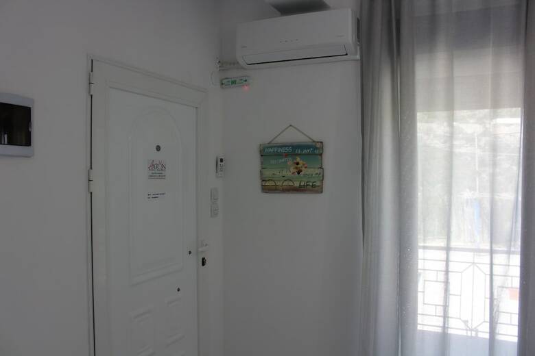 Aaron Studios Apartments