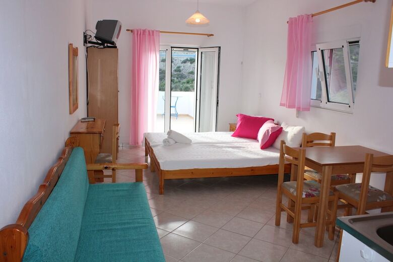 Aaron Studios Apartments