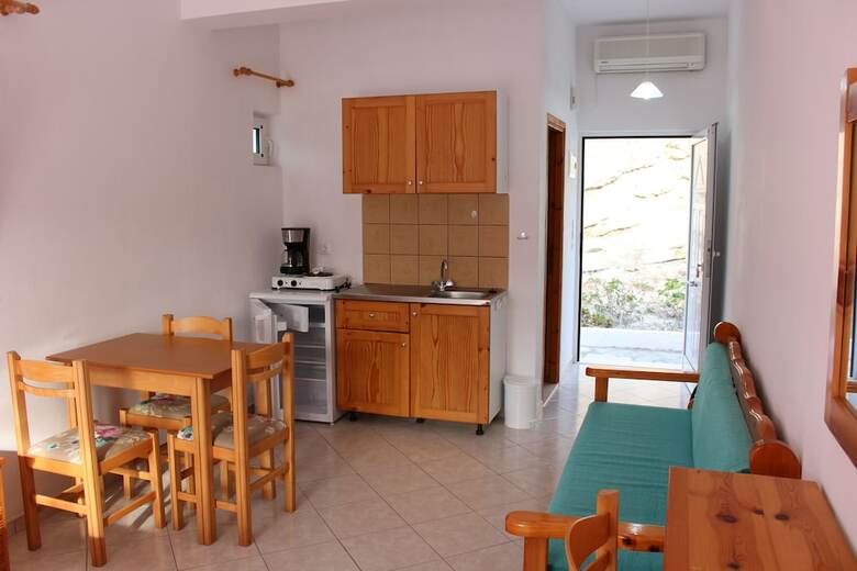 Aaron Studios Apartments