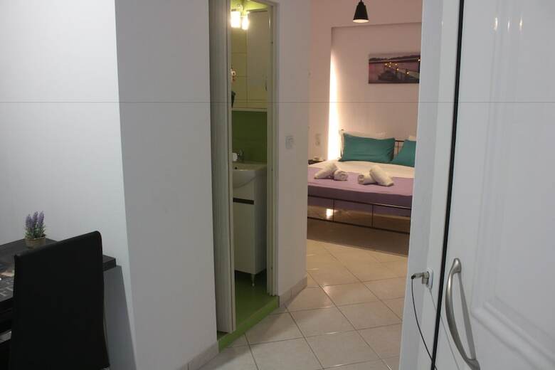 Aaron Studios Apartments