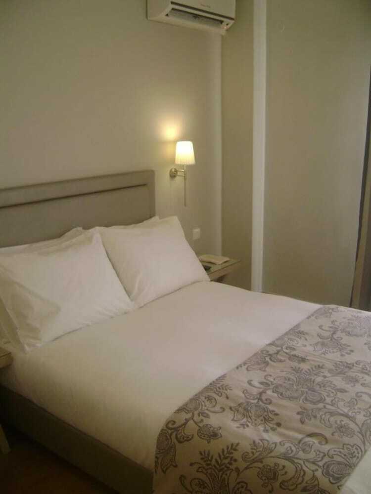 Avra Hotel