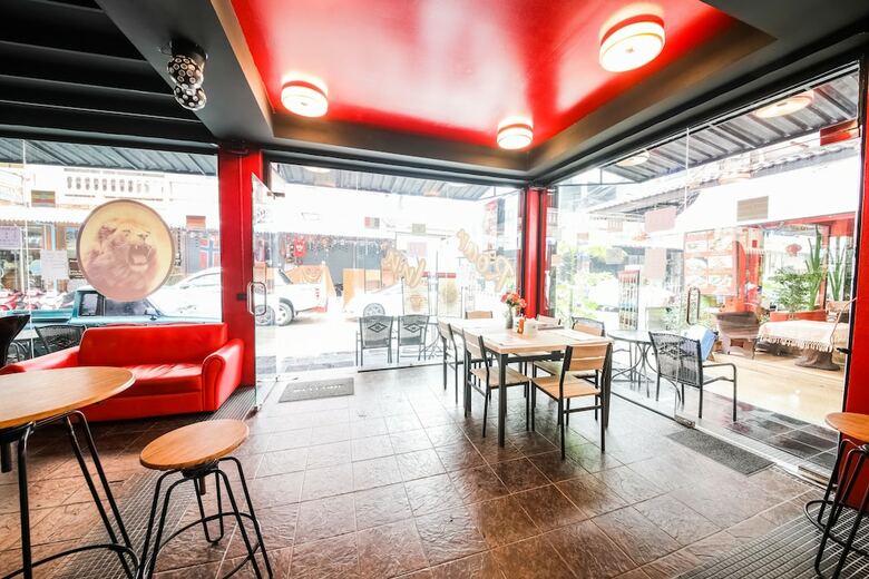 Hotel Oyo 244 Roar Inn Patong