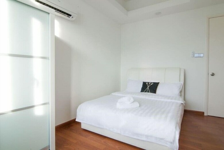 Apartamentos Sunset Seaview Vacation Condos @ Crystal Condo