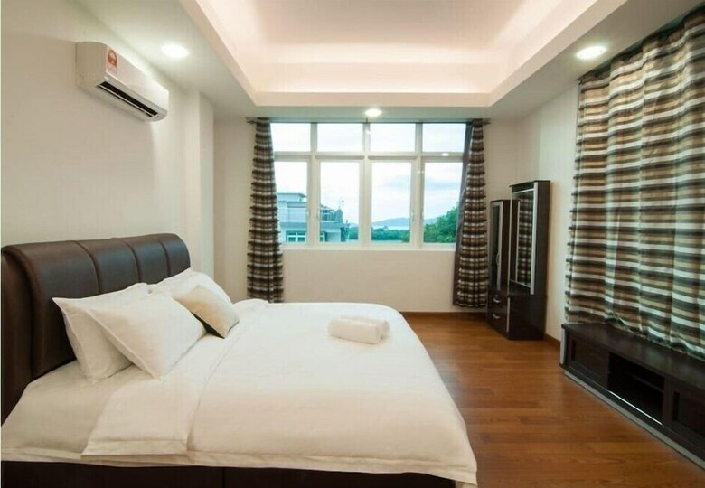 Apartamentos Sunset Seaview Vacation Condos @ Crystal Condo